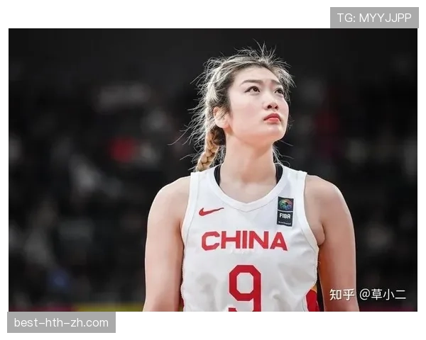 李梦训练完直接拎爱马仕去吃火锅，这谁顶得住啊