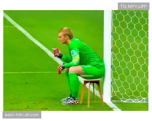 点球击中门框后能补射吗？规则如何判定二次触球