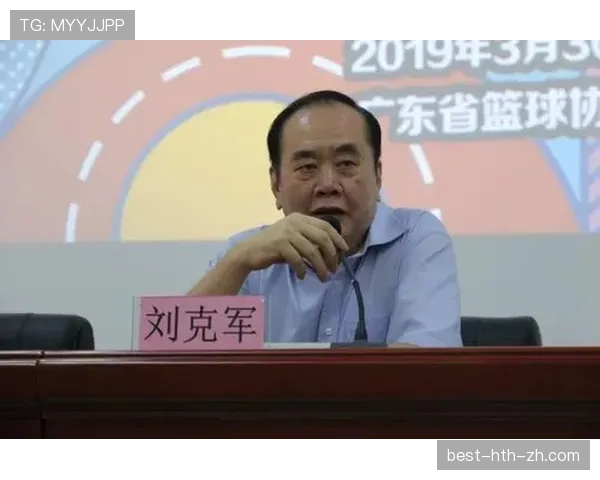 深入解析篮球快攻犯规判定的具体规则细节与裁判执法标准